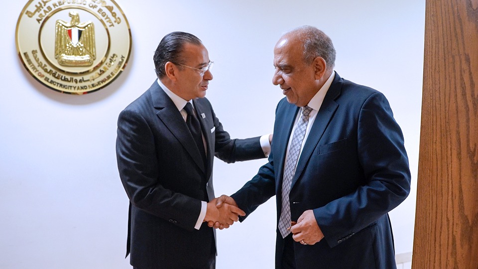<p>Kamel Ghribi with Dr. Mahmoud Mostafa Esmat, Minister of Electricity and Renewable Energy, Egypt</p>